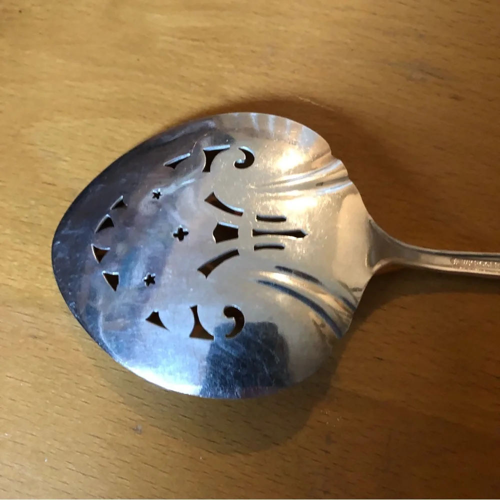 Precious Mirror International Silver Tomato Server Floral Spring Pattern